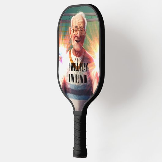 Oud Man triumfant met Jouw naam Pickleball Paddle (Links)