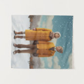 Oud paar in de sneeuw wandkleed (Voorkant (horizontaal))