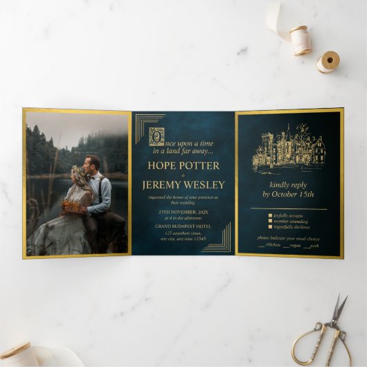 Oud Sprookjesboek Goud Smaragd Magisch Drieluik Uitnodiging (Binnen)