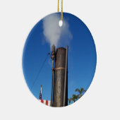 oud stoomfluitje met een witte pluim stoom keramisch ornament (Rechts)