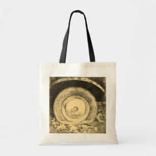 Oud wiel van de klassieke auto tote bag