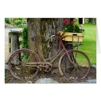 Oude Antiek fiets met ventilatormand