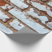 Oude bakstenen wand met gestrooid wit gipsplaat cadeaupapier (Hoek)
