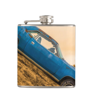 Oude blauwe Plymouth Barracuda Heupfles