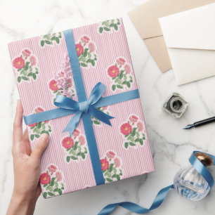 Oude bloemenpatroon met wilde rozen en roze strepe cadeaupapier