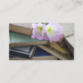 Oude boeken met primrozen visitekaartje (Achterkant)