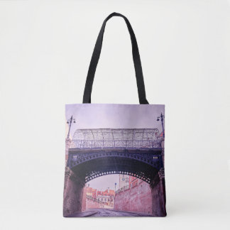 Oude brug, middeleeuws bridgeantique, boog, archie draagtas