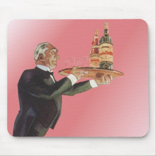 Oude butler in smoking serveert wijn op dienblad muismat
