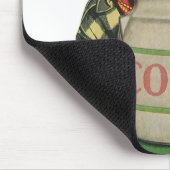 Oude cowboy-speelgoedpistool hand in de koektromme muismat (Hoek)