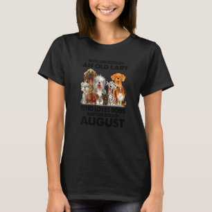 Oude Dame Houdt Van Honden Geboren In Augustus Hon T-shirt