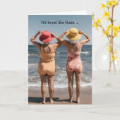 Oude dames op het strand verjaardag kaart (Gele Bloem)