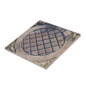 Oude en roestachtige mangat tegeltje (Zijkant)