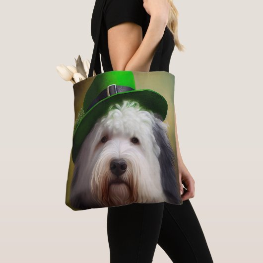 Oude Engelse Sheepdog in St. Patrick's Day Dress Draagtas (Dichtbij)