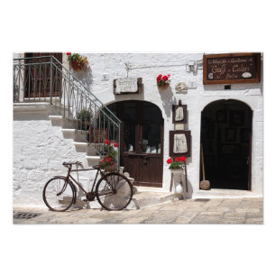 Oude fiets en winkel in Apulië Foto Afdruk