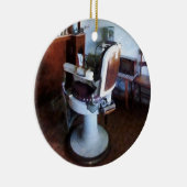 Oude, gefashioned Barber Stoel Keramisch Ornament (Rechts)