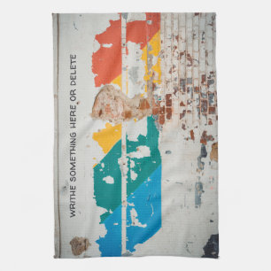 Oude geschilderde muur met graffiti theedoek