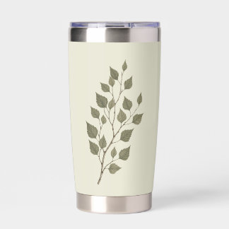 Oude groene berken tak geïsoleerde drinkbeker