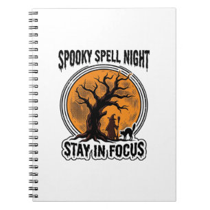 Oude Halloween Heksenboom en Zwarte Kat Grafiek Notitieboek