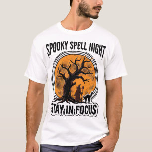 Oude Halloween Heksenboom en Zwarte Kat Grafisch T-shirt