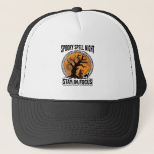 Oude Halloween Heksenboom en Zwarte Kat Grafisch Trucker Pet