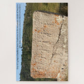 Oude hoofdsteen in het Bosnië-gebergte Legpuzzel (Verticaal)