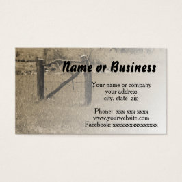 Oude houten omheining door een veld of weiland visitekaartje