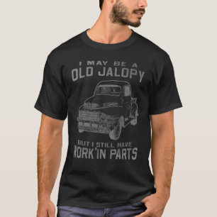 Oude Jalopy met werk'in onderdelen vrachtwagen Ver T-shirt