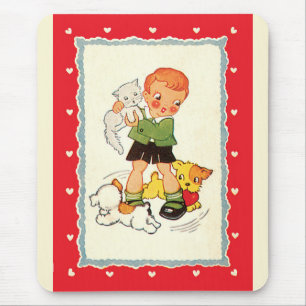 Oude jongen redt een kitten van racende puppy's muismat