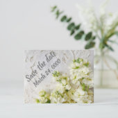 Oude kant met witte bloemen save the date (Staand voorkant)