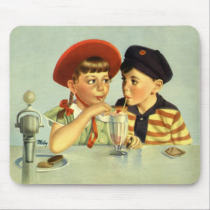 Oude kinderen, jongen en meisje delen een milkshak muismat
