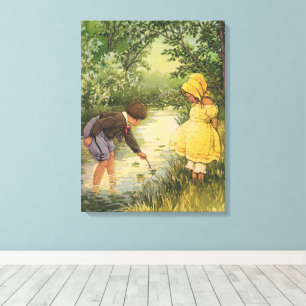Oude kinderen, jongen en meisje spelen bij beek canvas afdruk