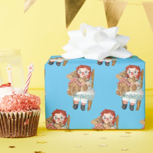 Oude lap pop met teddybeer cadeaupapier (Verjaardagsfeest)