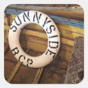 Oude levensredder in een verlaten kantine vierkante sticker