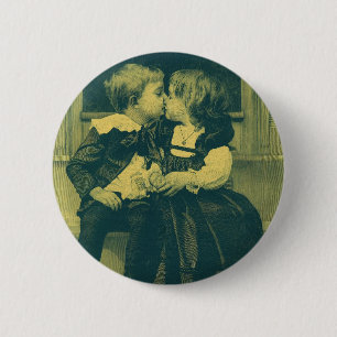 Oude liefde- en romantische foto, kinderen kussen ronde button 5,7 cm