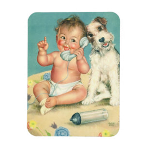 Oude lieve baby die telefoneert met puppy hond magneet