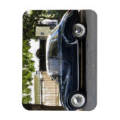 Oude, maar goed bewaarde Audi-auto. Magneet (Verticaal)