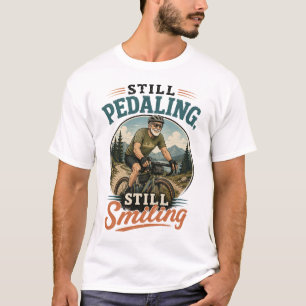 Oude Man Fietst Nog Steeds, Nog Steeds Glimlachend T-shirt