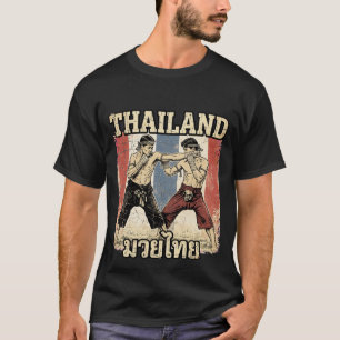 Oude Muay Thai-vechters met achtergrond van de Tha T-shirt
