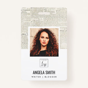 OUDE NEWSPAPIERTEXTURE WERKGELEGENHEID FOTO BARCOD BADGE