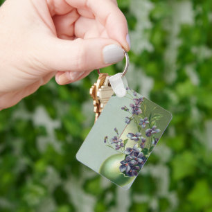 Oude paarse bloemen bloeien in een paasei sleutelhanger
