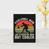 Oude Pickleball Moeder Leven Pickle Bal Voor Vrouw Kaart (Gele Bloem)