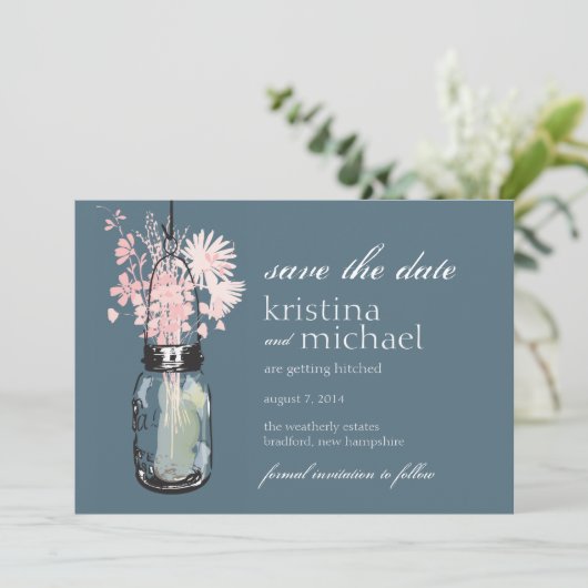 Oude pot & wilde bloemen save the date (Staand voorkant)