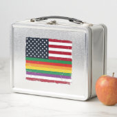 Oude Pride-vlag met distressed vector shirt ontwer (In situ)
