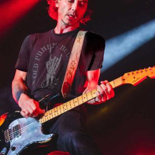 Oude punks sterven nooit skeleton rock op gothic t-shirt