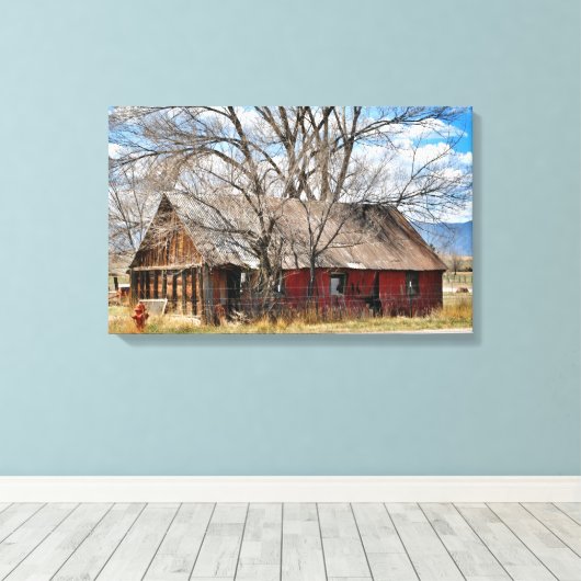 Oude Rode Barn Canvas Afdruk (Insitu (Houten vloer))