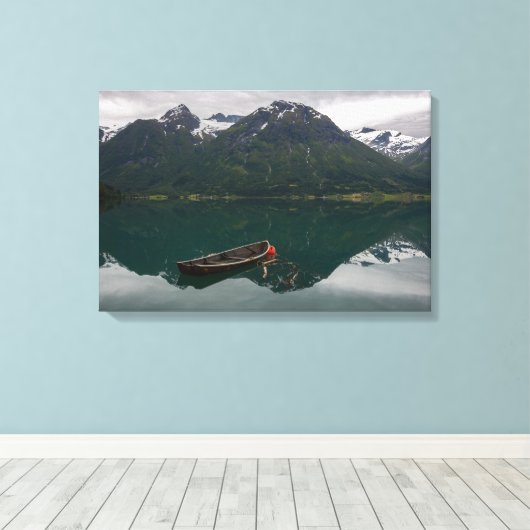 Oude rowboot met bergachtige reflectie canvas afdruk (Insitu (Houten vloer))