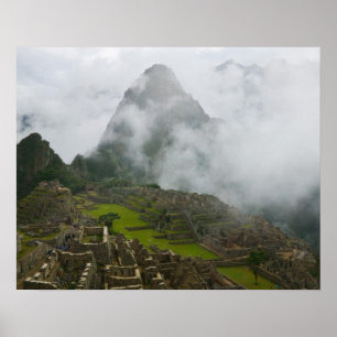 Oude ruïnes van Machu Picchu met Andes Poster