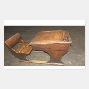 Oude schoolbureau en stoelenbodes rechthoekige sticker