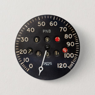 Oude snelheidsmeter van een racewagen ronde button 5,7 cm