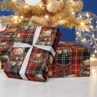 Oude teddybeer rode karostof kerstcadeau verpakkin cadeaupapier